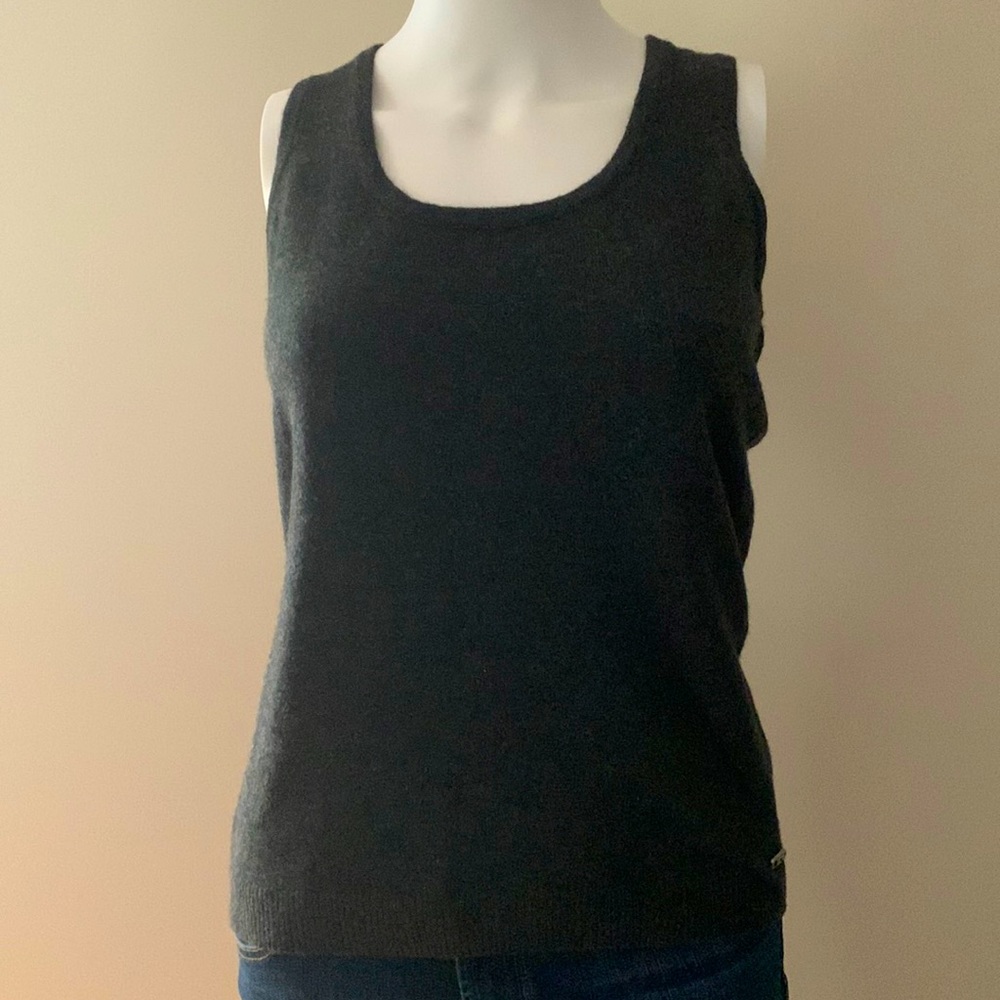 ST. JOHN CASHMERE, by Marie Gray, size P